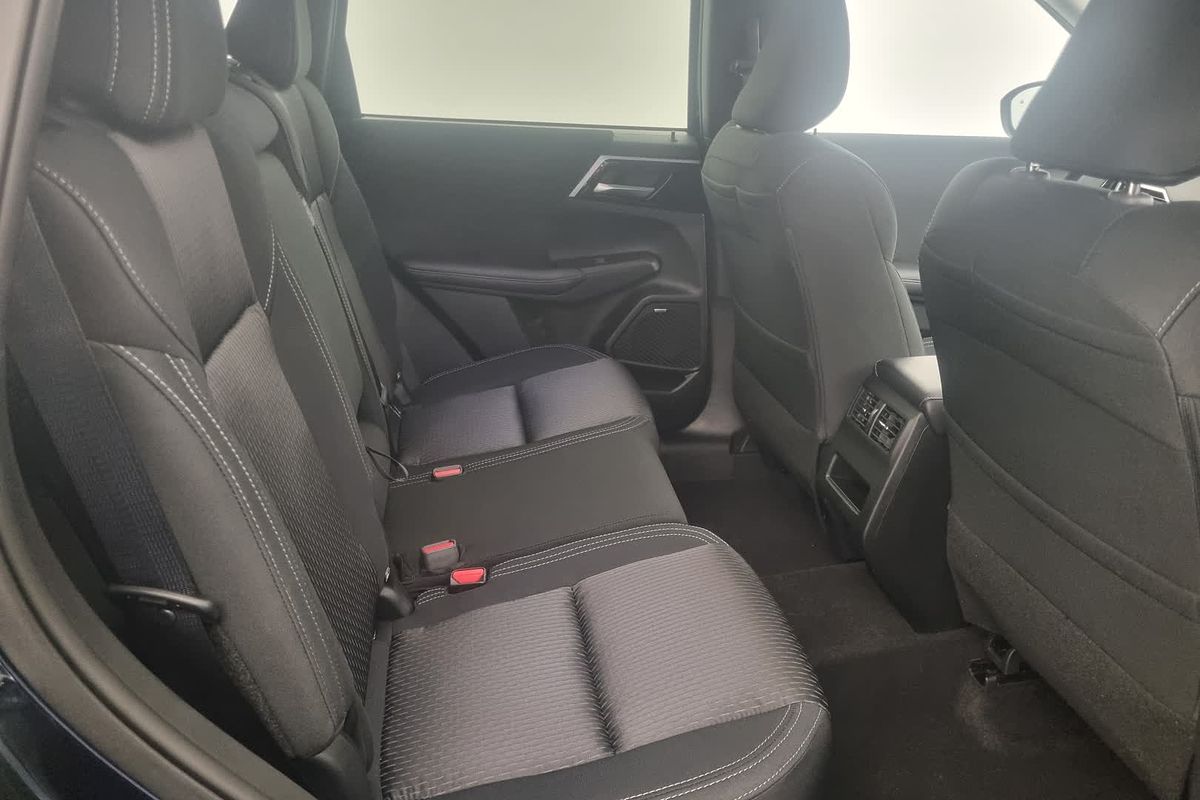 2025 Mitsubishi Outlander LS ZM