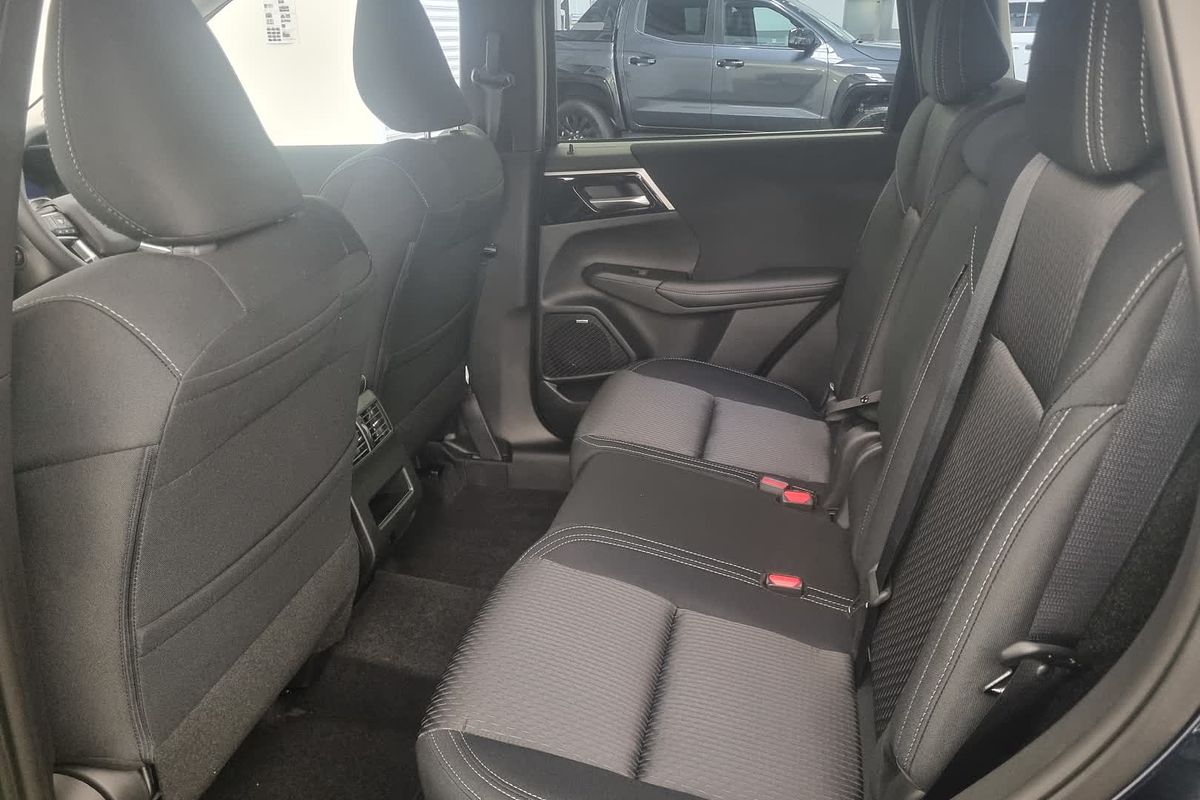 2025 Mitsubishi Outlander LS ZM