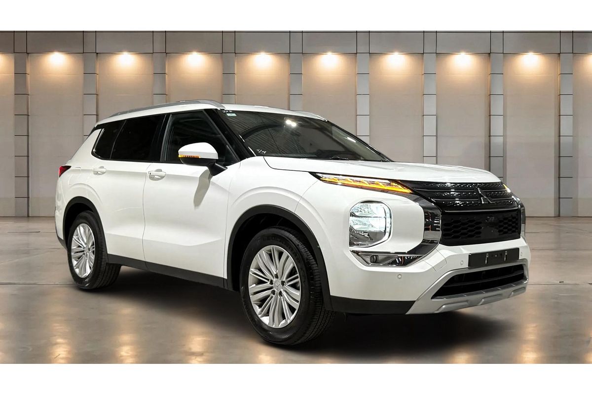 2023 Mitsubishi Outlander LS ZM