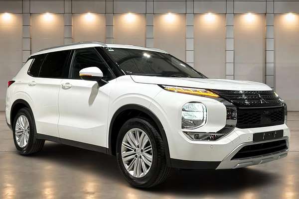 2023 Mitsubishi Outlander LS ZM