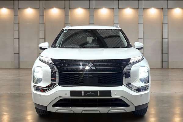 2023 Mitsubishi Outlander LS ZM