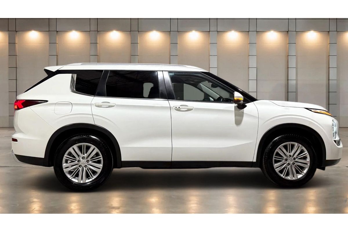 2023 Mitsubishi Outlander LS ZM