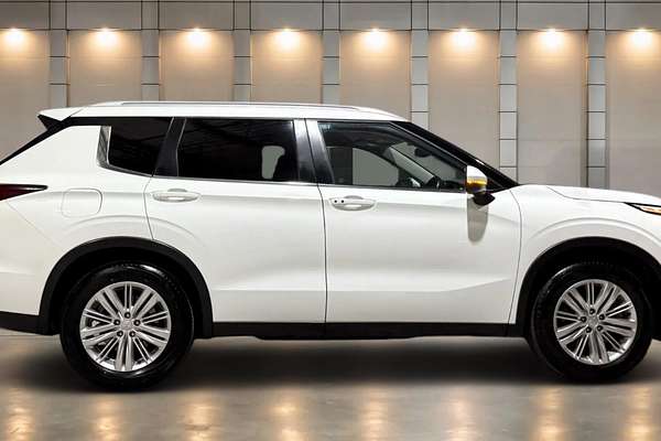 2023 Mitsubishi Outlander LS ZM