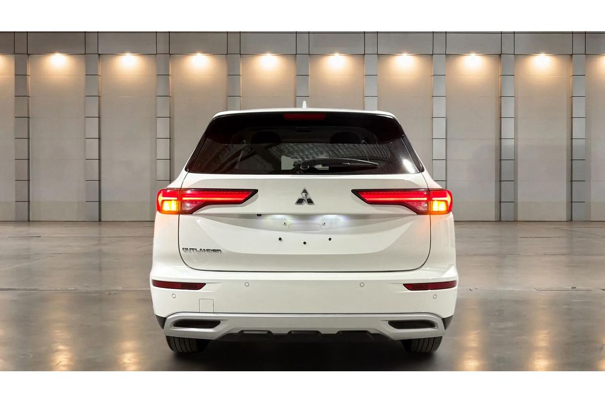 2023 Mitsubishi Outlander LS ZM