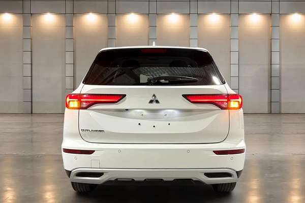 2023 Mitsubishi Outlander LS ZM