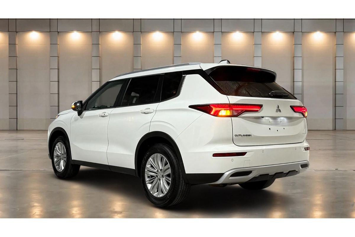 2023 Mitsubishi Outlander LS ZM