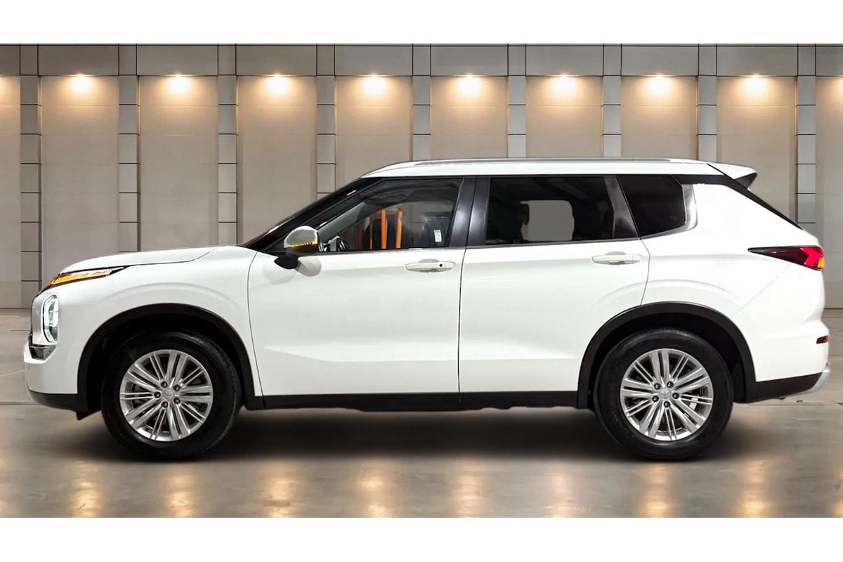 2023 Mitsubishi Outlander LS ZM