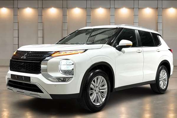 2023 Mitsubishi Outlander LS ZM