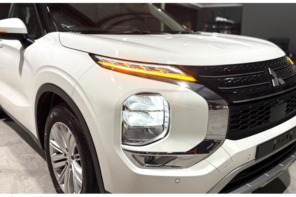 2023 Mitsubishi Outlander LS ZM