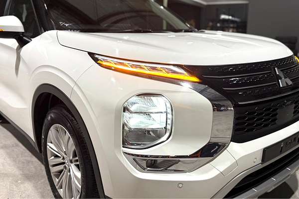 2023 Mitsubishi Outlander LS ZM