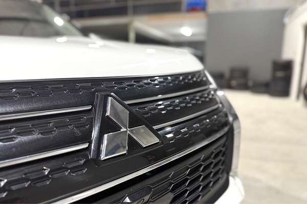 2023 Mitsubishi Outlander LS ZM