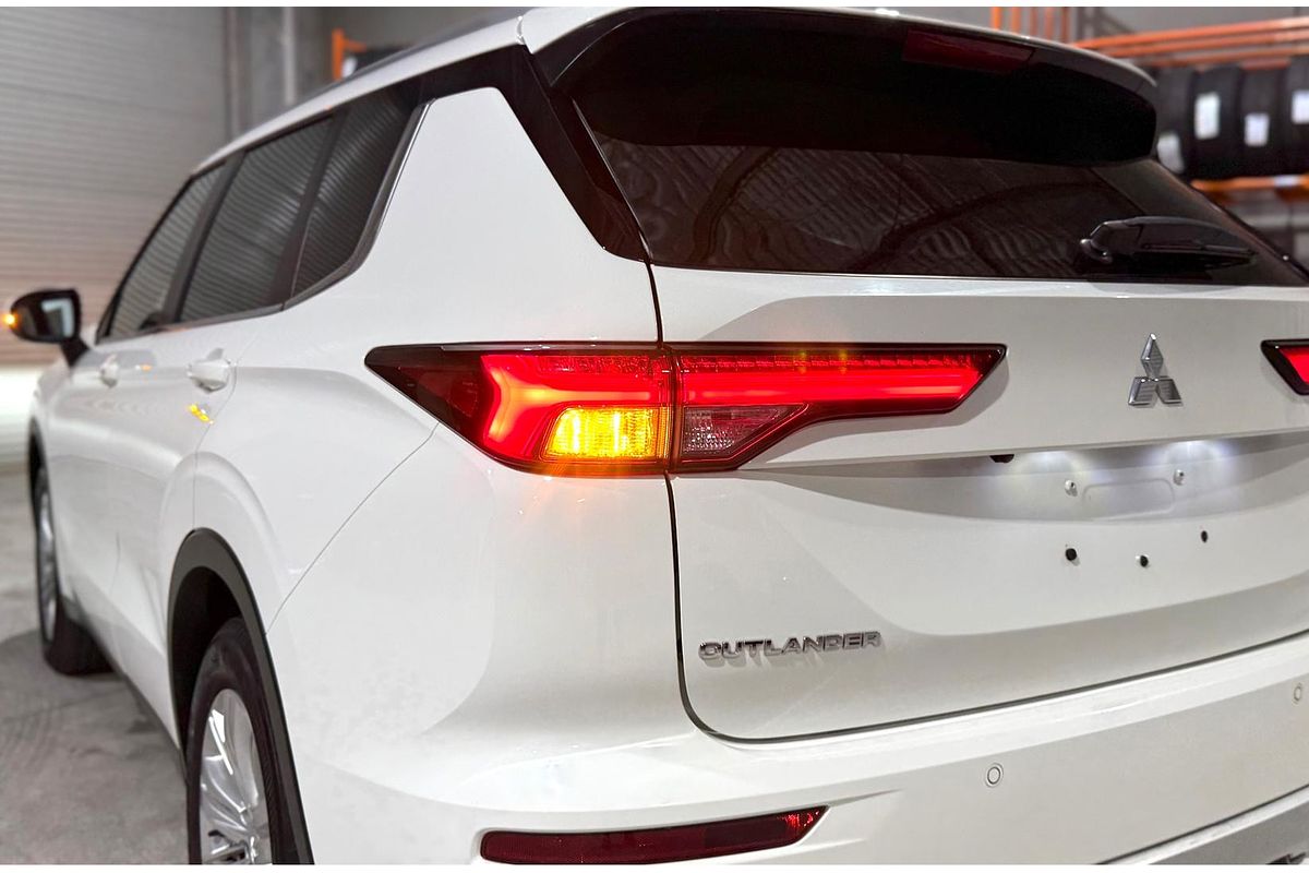 2023 Mitsubishi Outlander LS ZM