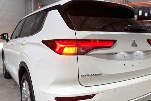 2023 Mitsubishi Outlander LS ZM