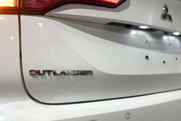 2023 Mitsubishi Outlander LS ZM