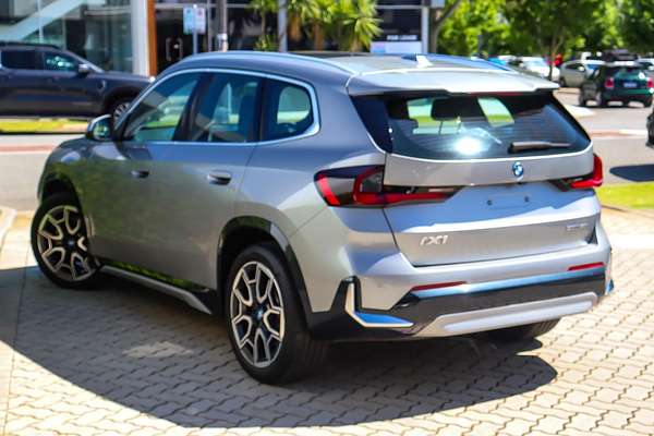 2024 BMW iX1 eDrive20 xLine U11