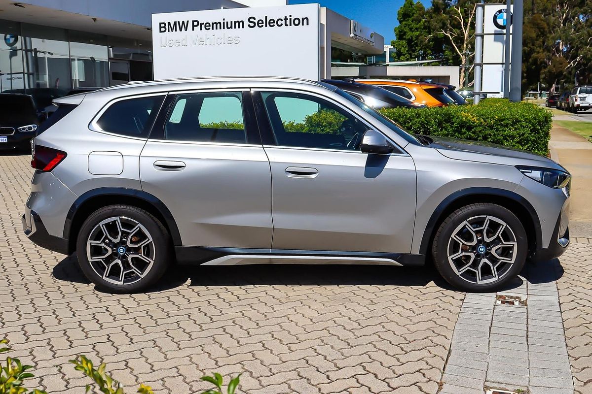 2024 BMW iX1 eDrive20 xLine U11