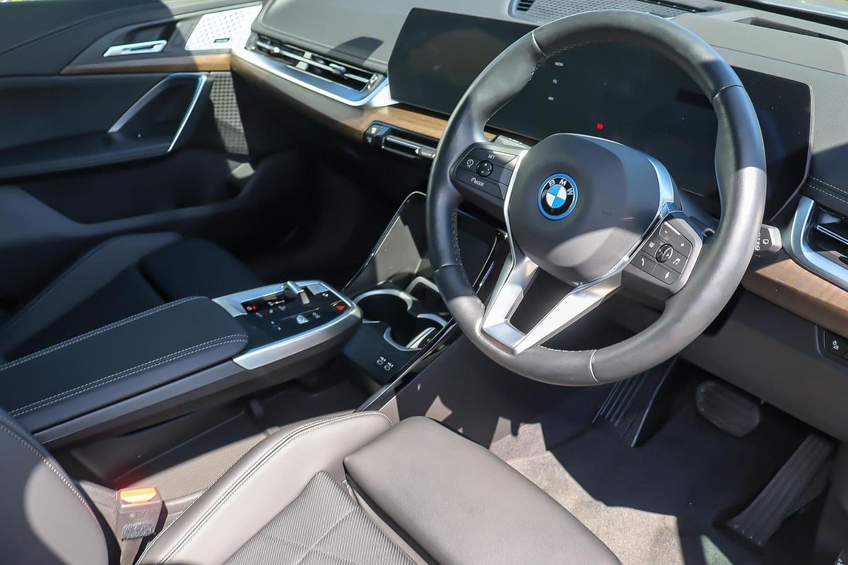 2024 BMW iX1 eDrive20 xLine U11