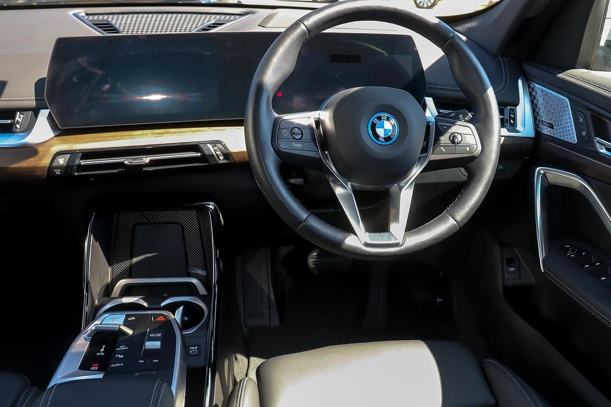 2024 BMW iX1 eDrive20 xLine U11