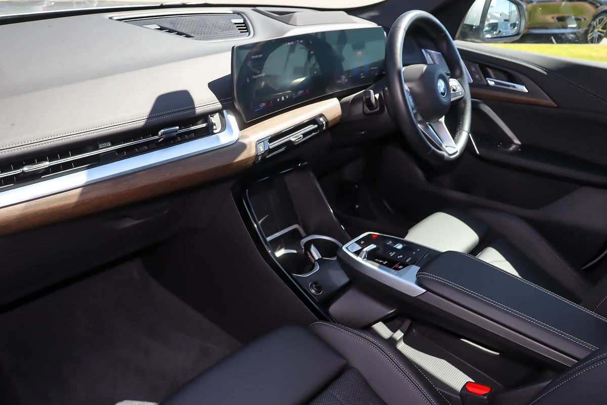 2024 BMW iX1 eDrive20 xLine U11