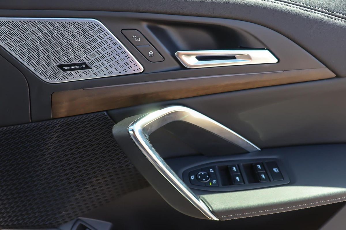 2024 BMW iX1 eDrive20 xLine U11