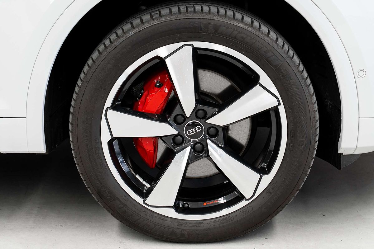 2023 Audi Q5 55 TFSI e S line FY