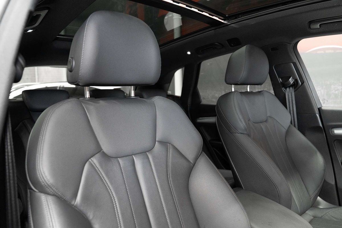 2023 Audi Q5 55 TFSI e S line FY