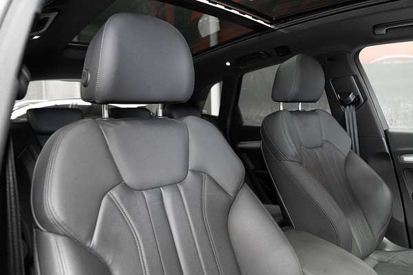 2023 Audi Q5 55 TFSI e S line FY