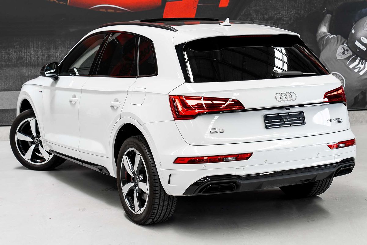 2023 Audi Q5 55 TFSI e S line FY
