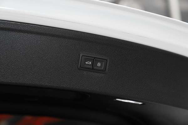 2023 Audi Q5 55 TFSI e S line FY