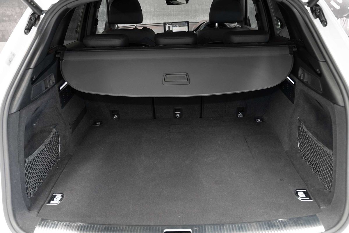 2023 Audi Q5 55 TFSI e S line FY