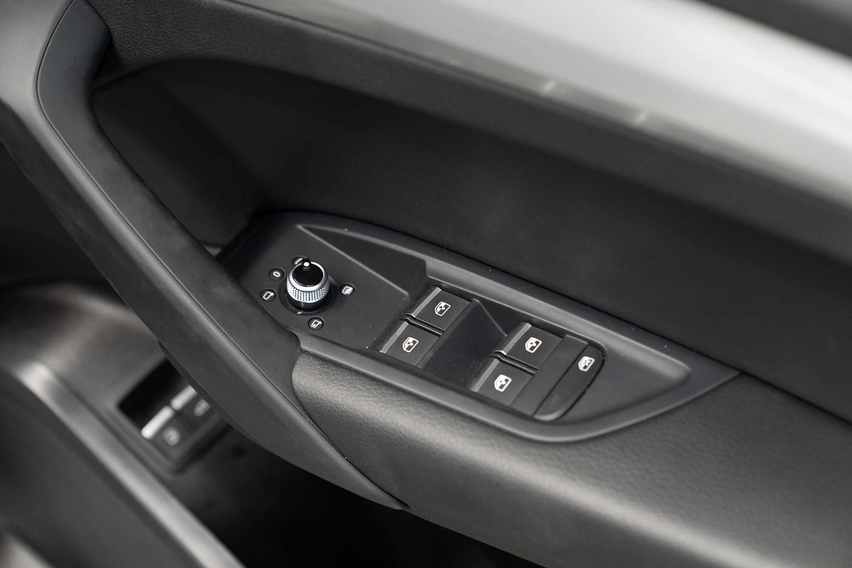 2023 Audi Q5 55 TFSI e S line FY