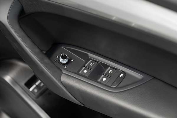 2023 Audi Q5 55 TFSI e S line FY