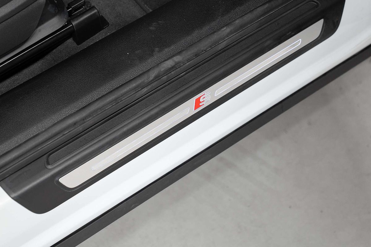 2023 Audi Q5 55 TFSI e S line FY