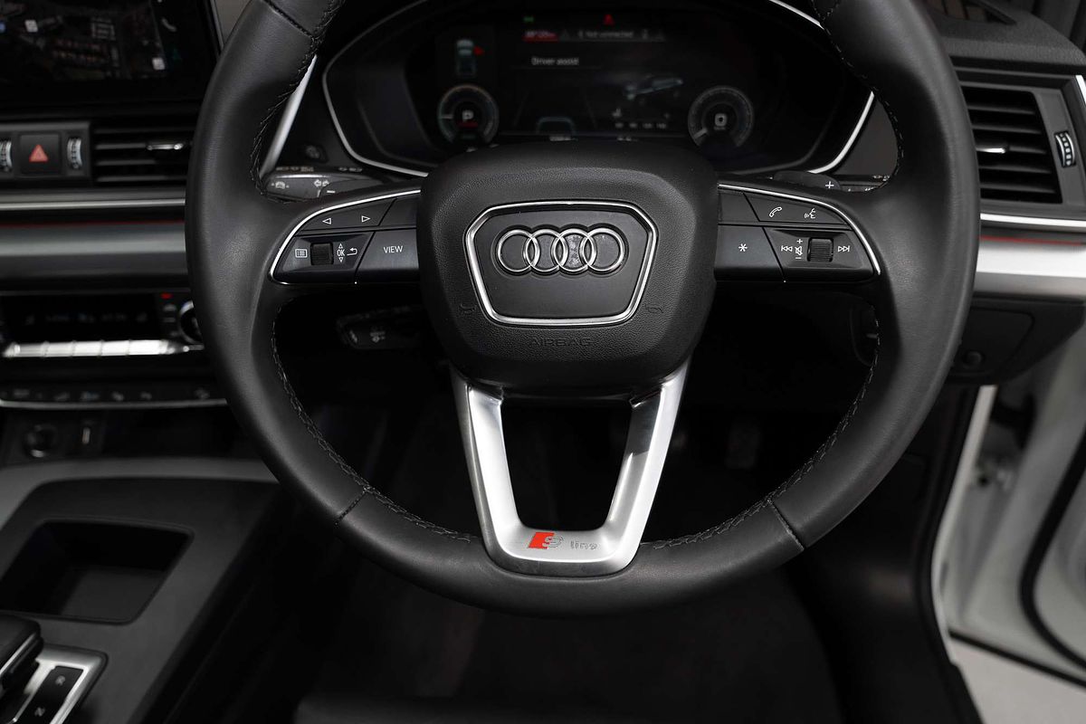 2023 Audi Q5 55 TFSI e S line FY