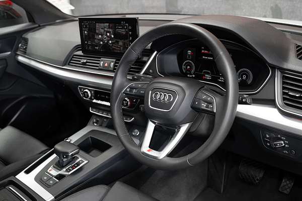 2023 Audi Q5 55 TFSI e S line FY