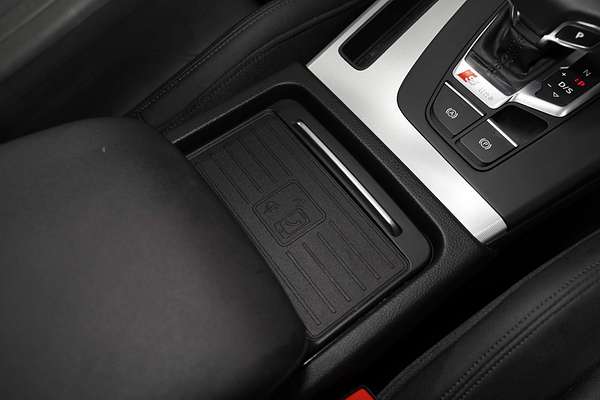 2023 Audi Q5 55 TFSI e S line FY