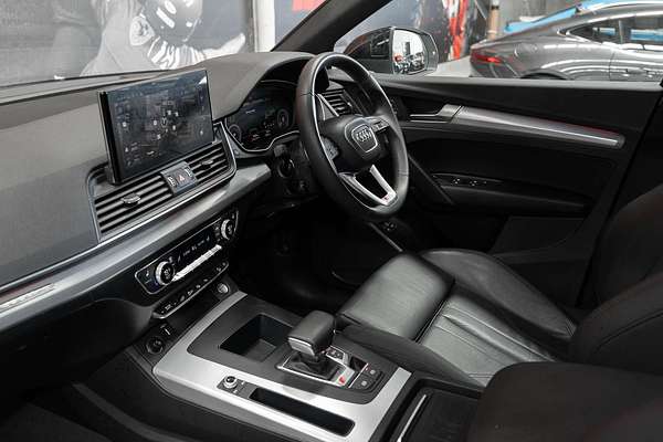 2023 Audi Q5 55 TFSI e S line FY