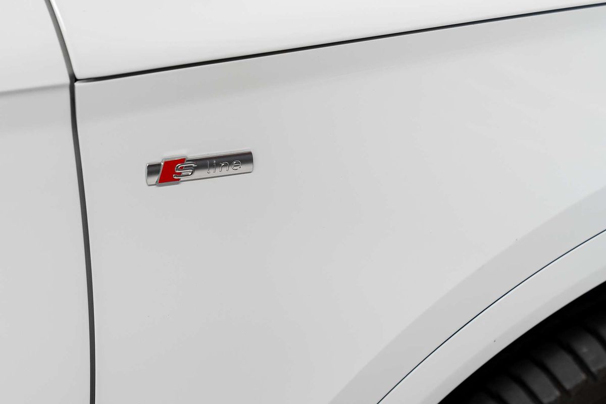 2023 Audi Q5 55 TFSI e S line FY