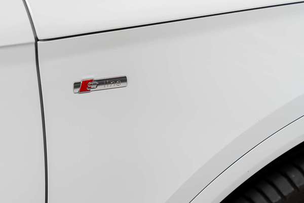 2023 Audi Q5 55 TFSI e S line FY