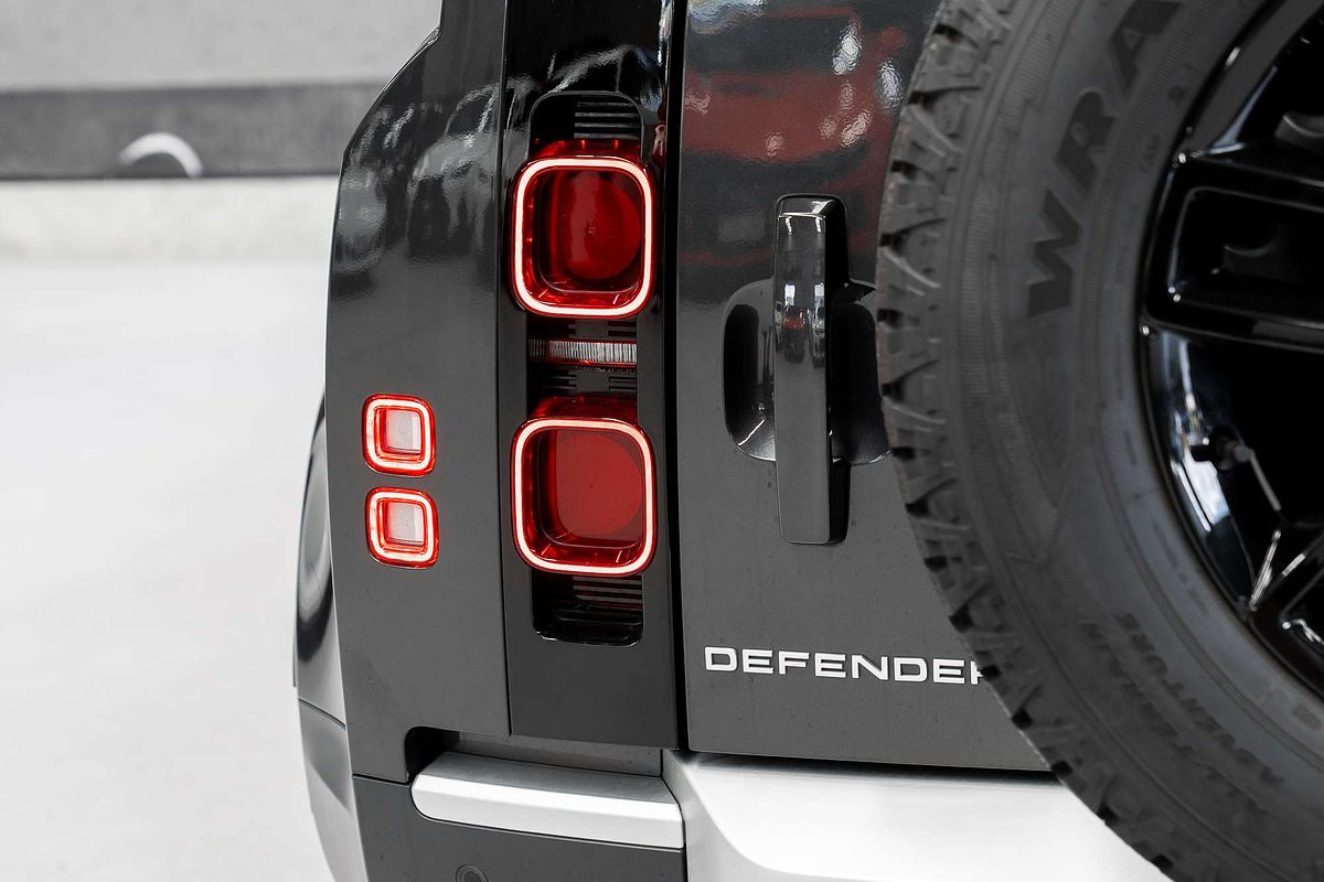 2023 Land Rover Defender 110 P400 SE L663