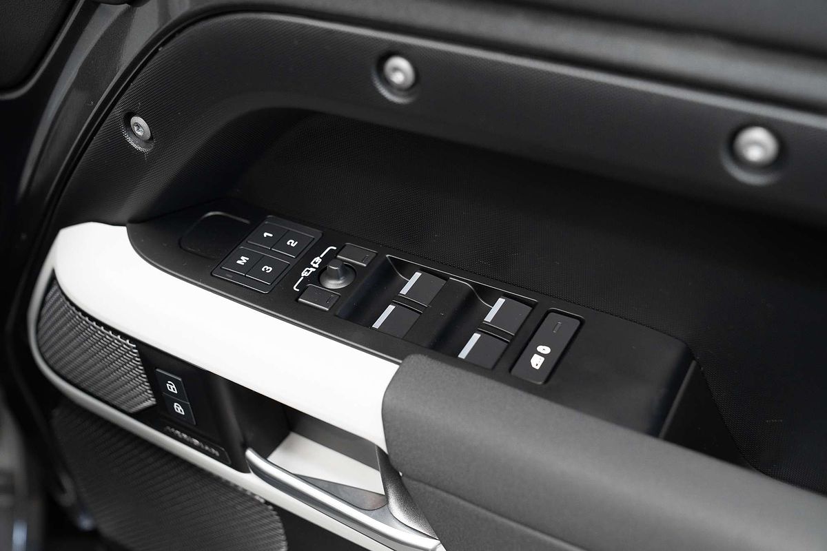 2023 Land Rover Defender 110 P400 SE L663