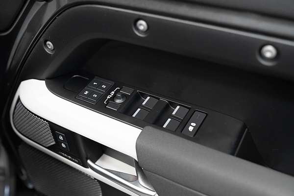 2023 Land Rover Defender 110 P400 SE L663