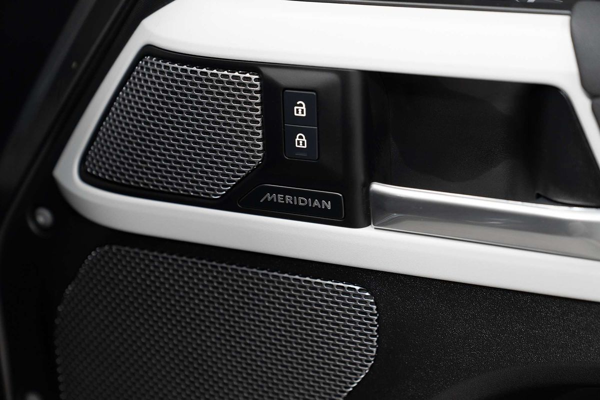 2023 Land Rover Defender 110 P400 SE L663