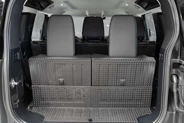 2023 Land Rover Defender 110 P400 SE L663