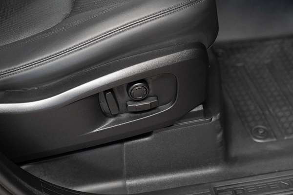 2023 Land Rover Defender 110 P400 SE L663