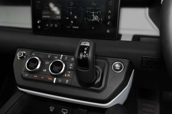 2023 Land Rover Defender 110 P400 SE L663