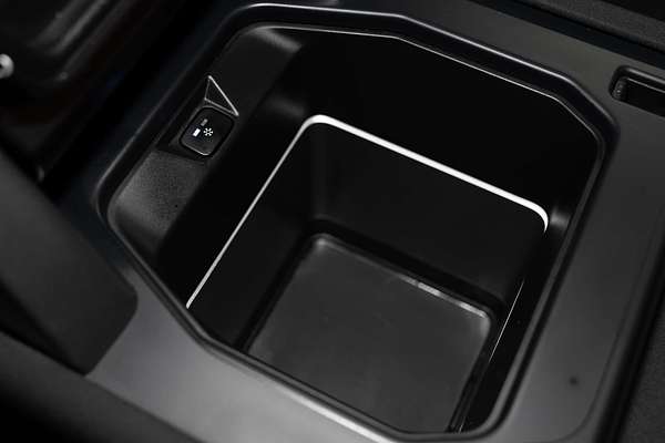 2023 Land Rover Defender 110 P400 SE L663