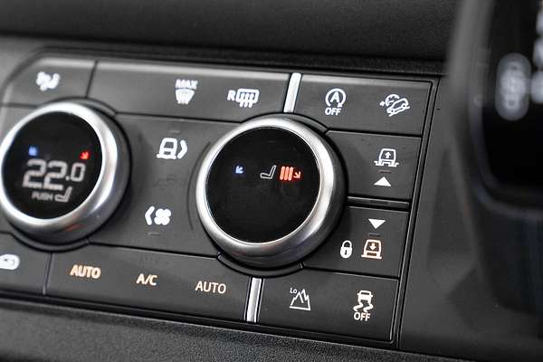 2023 Land Rover Defender 110 P400 SE L663