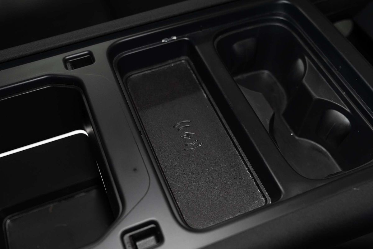 2023 Land Rover Defender 110 P400 SE L663