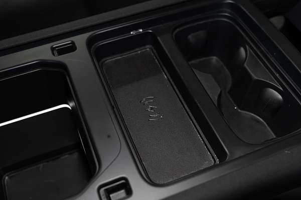 2023 Land Rover Defender 110 P400 SE L663